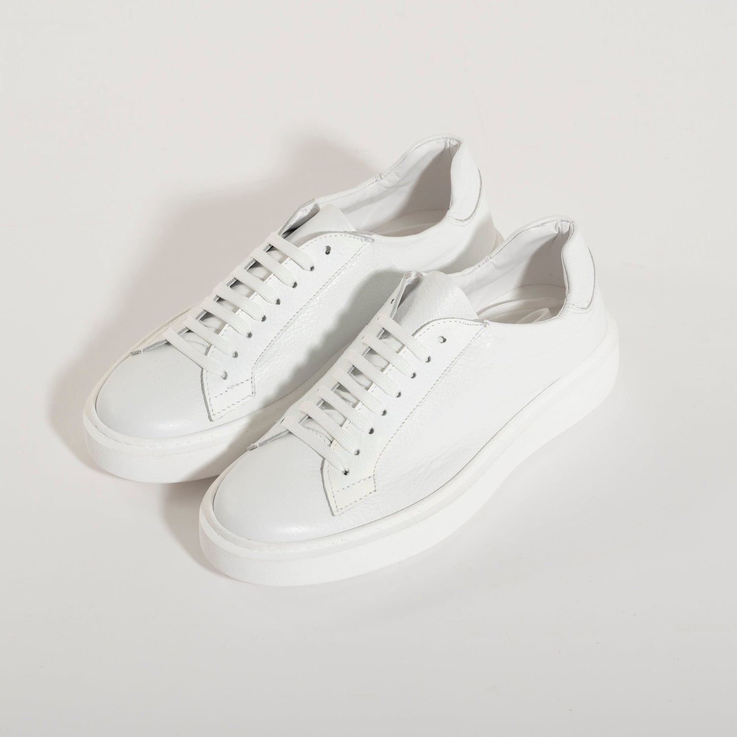 Zapatillas básicas de piel