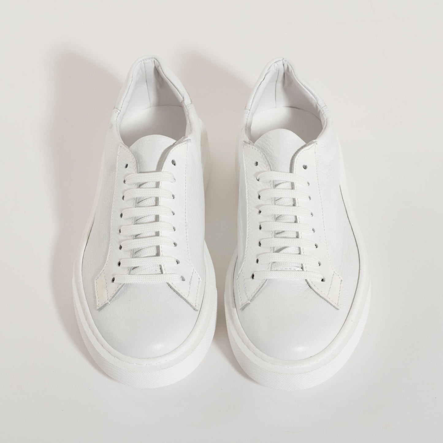 Zapatillas básicas de piel